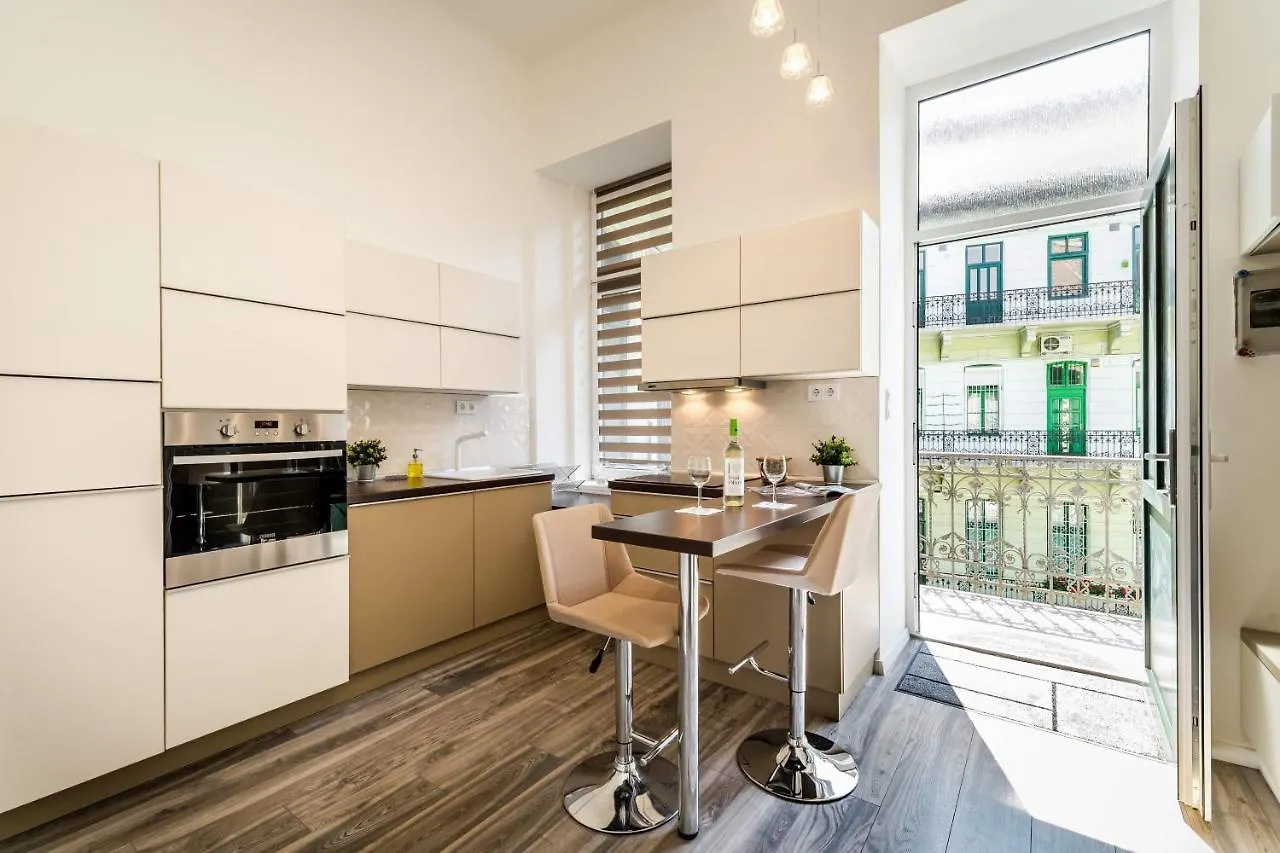Elizabeth Apartment In The Heart Of Boedapest